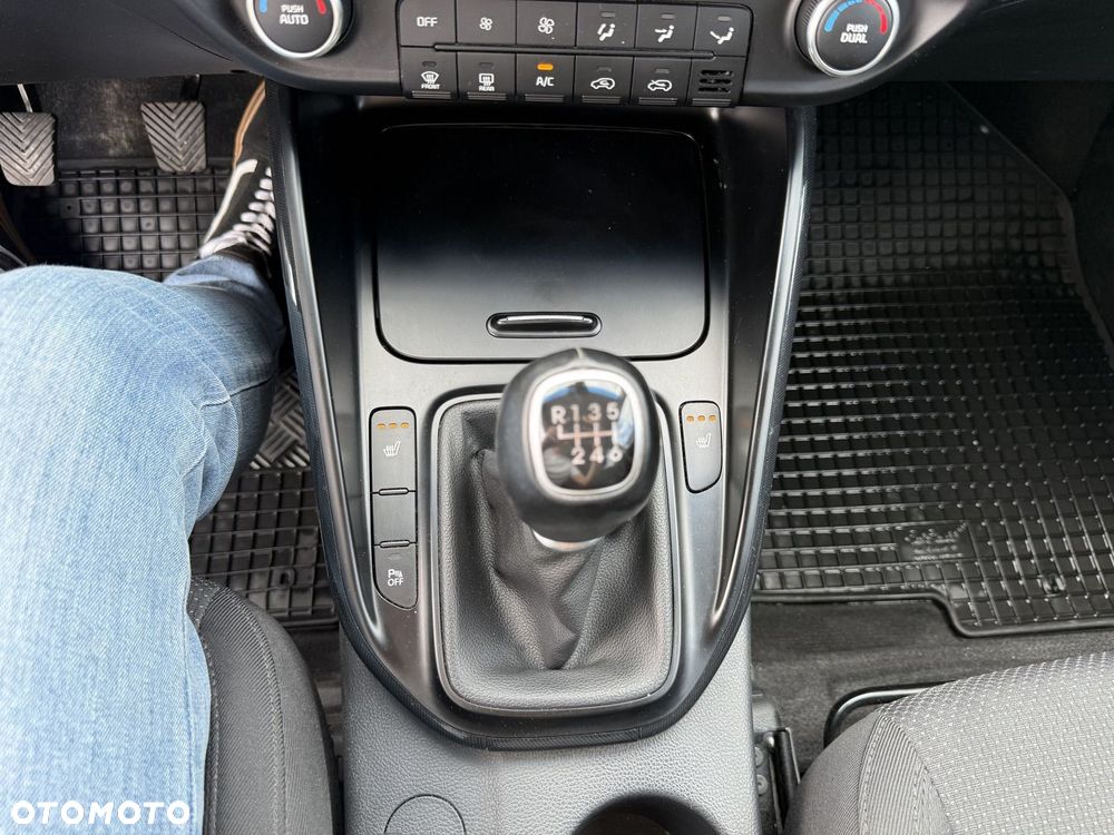 Kia Carens 1.6 GDI M - 22