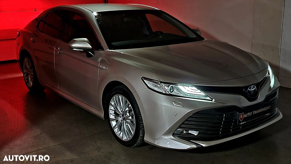 Toyota Camry 2.5 Hybrid Business - 33