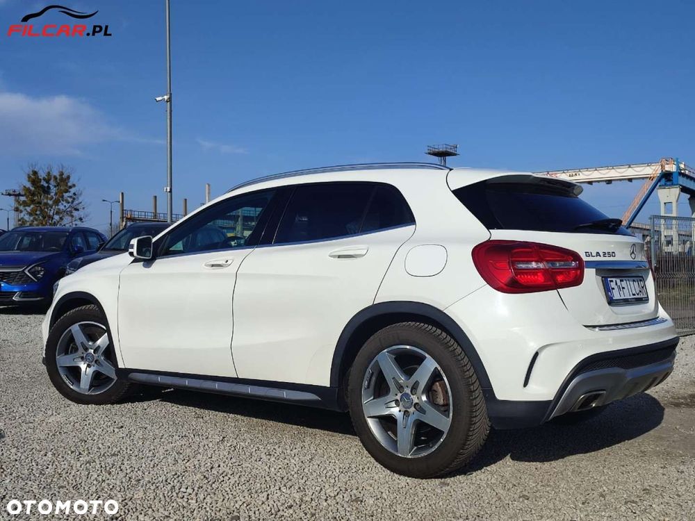 Mercedes-Benz GLA - 24