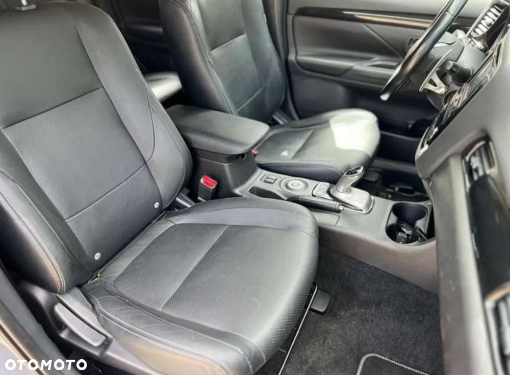 Mitsubishi Outlander 2.0 4WD Top - 29