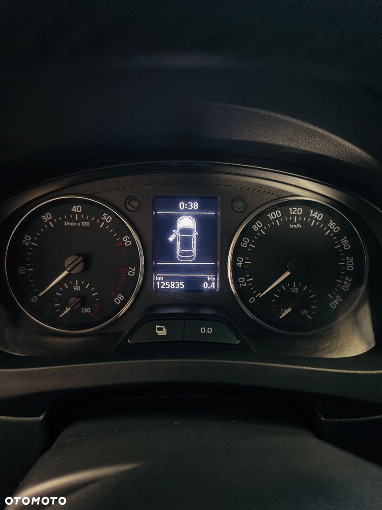 Skoda RAPID 1.2 TSI Ambition - 10