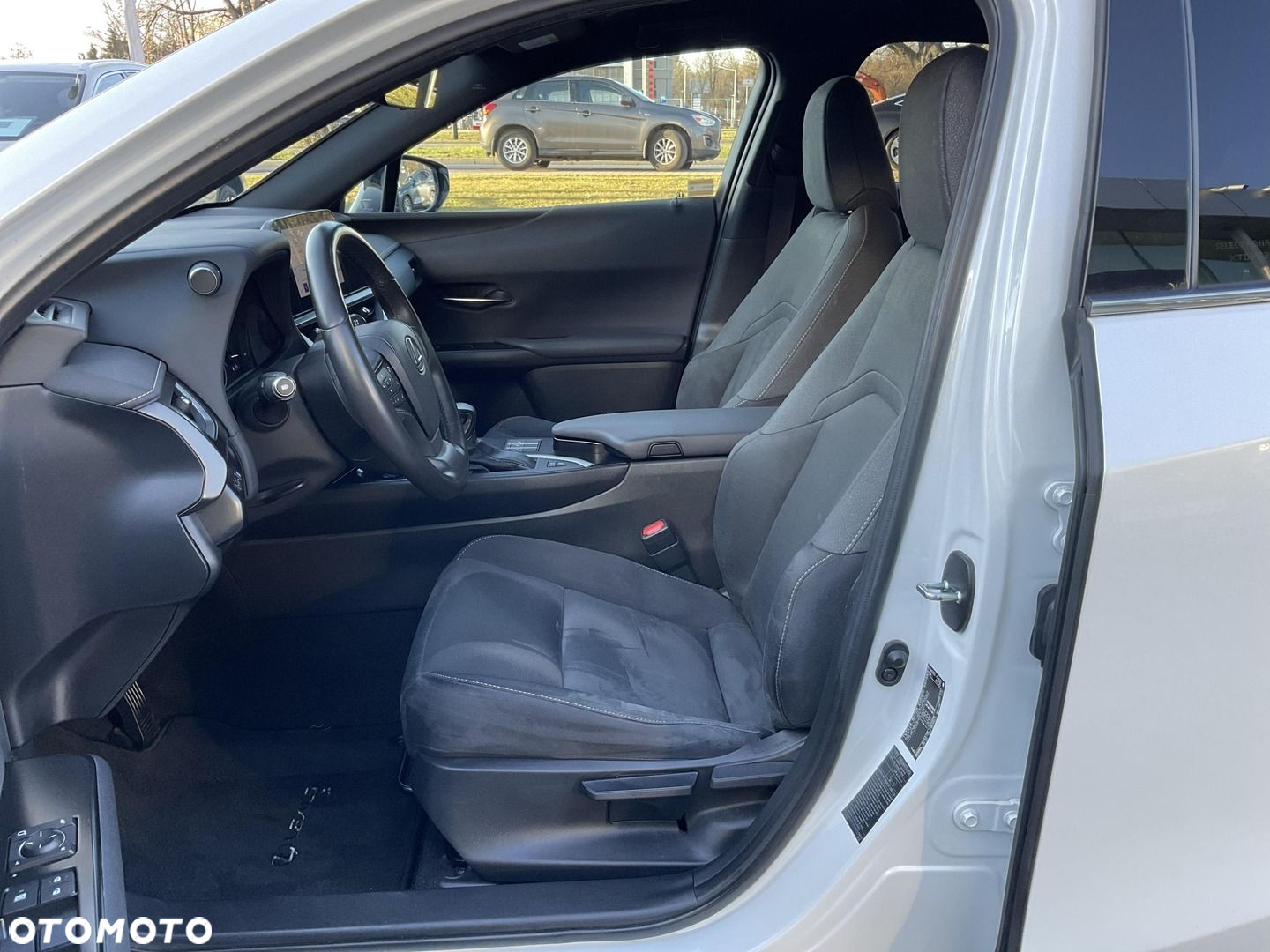 Lexus UX - 10