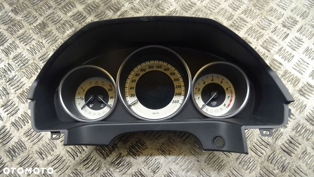mercedes e w212 lift licznik zegary a2129000725 nr m625 - 1