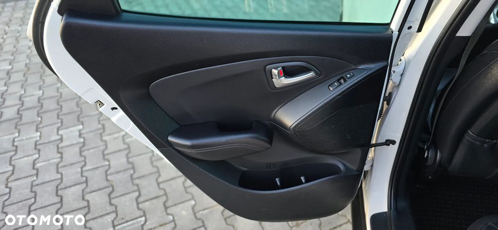 Hyundai ix35 2.0 CRDi 4WD Automatik Premium - 23