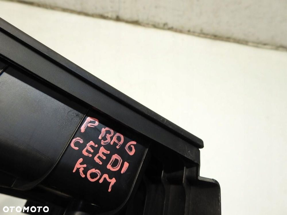 SCHOWEK BAGAŻNIKA PRAWY TYŁ KIA CEED I KOMBI 85716-1H630 - 2