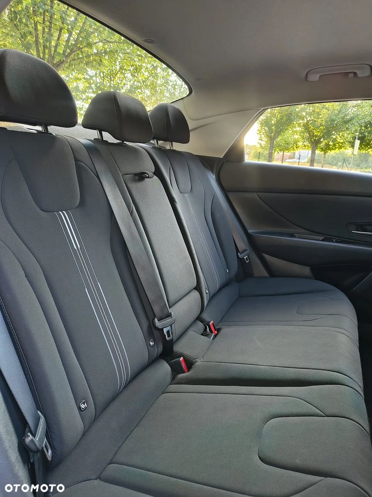 Hyundai Elantra 1.6 Executive CVT - 15