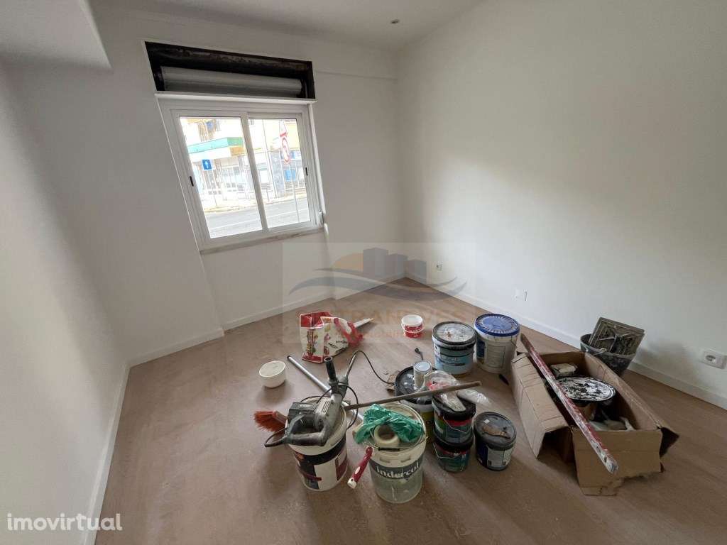 Apartamento T3 totalmente remodelado na Falagueira com 2 WC's 1 sui... - Grande imagem: 2/22