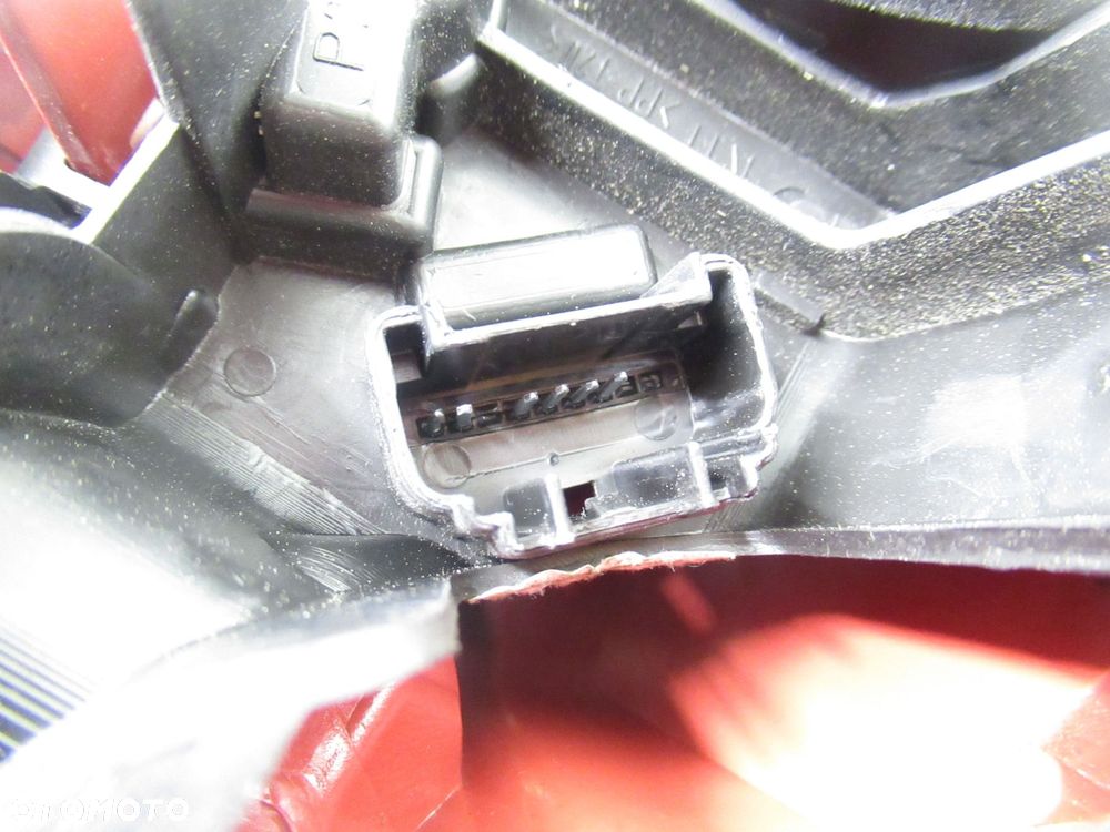 LAMPA PRAWA TYLNA TOYOTA AURIS I E15 815500238000 - 4