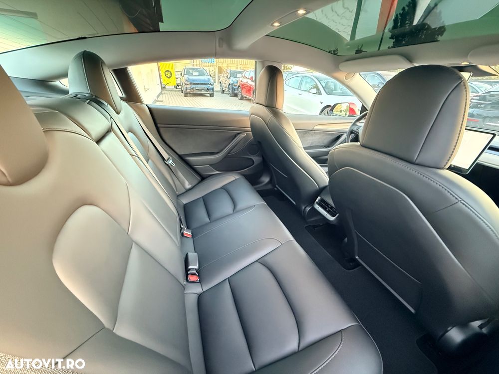 Tesla Model 3 - 10