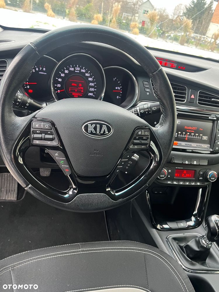 Kia Ceed 1.6 GDI ISG Dream Team Edition - 18