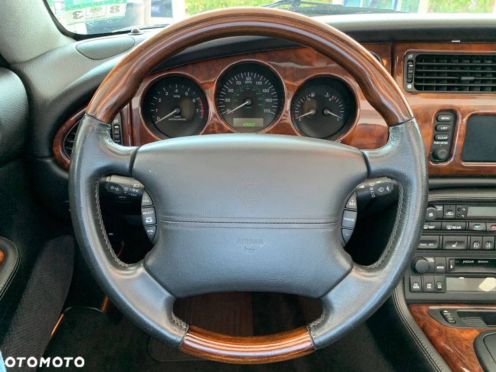 Jaguar XK8 - 17