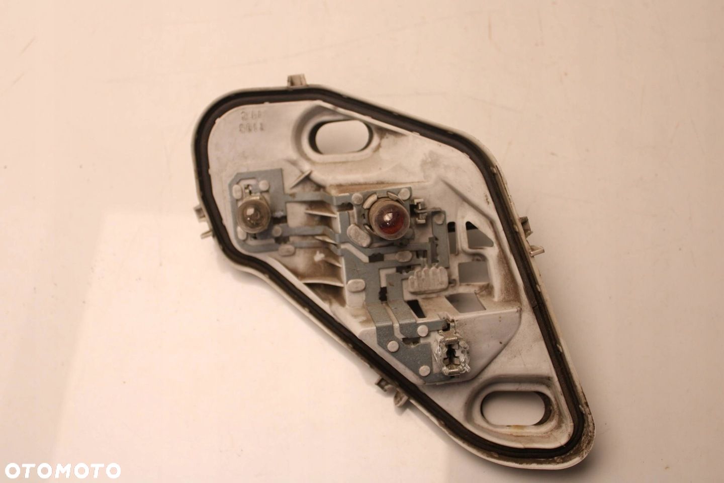 WKŁAD LAMPY GNIAZDO ŻARÓWEK LEWY TYŁ OPEL MERIVA B 2010R- 21632101 - 1