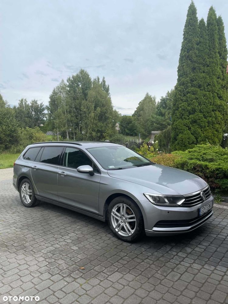 Volkswagen Passat - 1