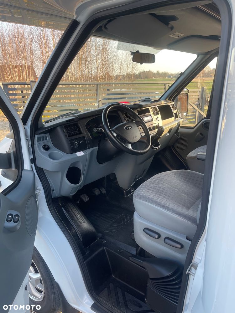 Ford Transit Challenger - 10