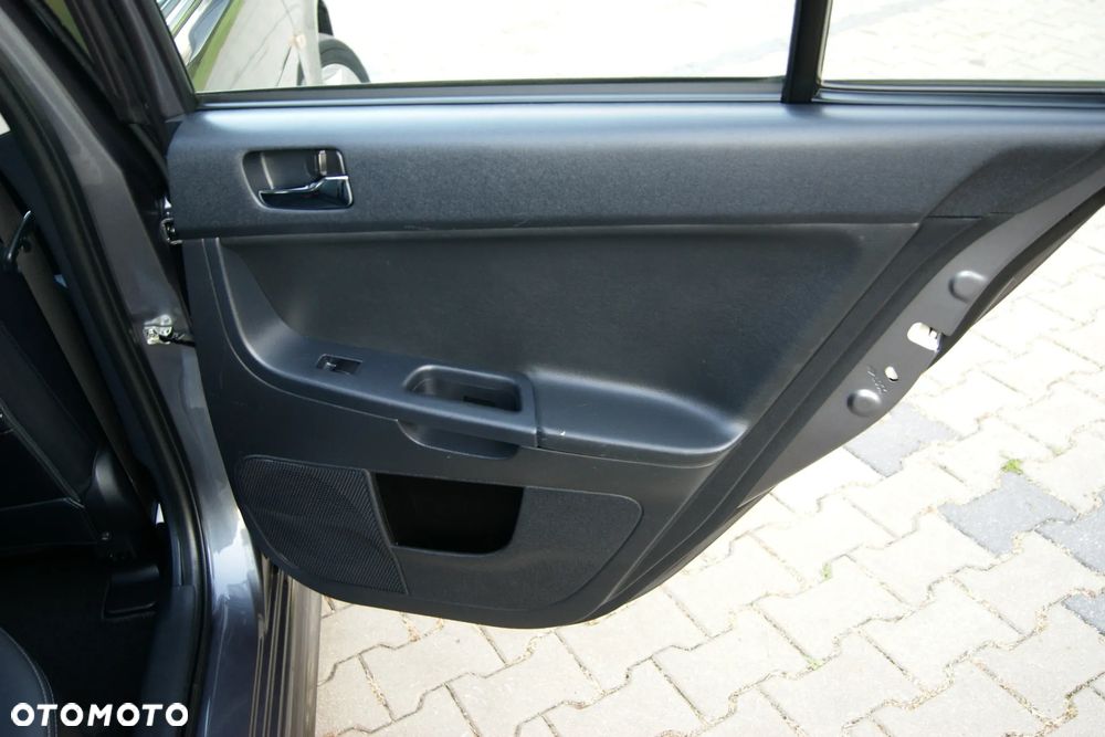 Mitsubishi Lancer 1.8 Intense - 34