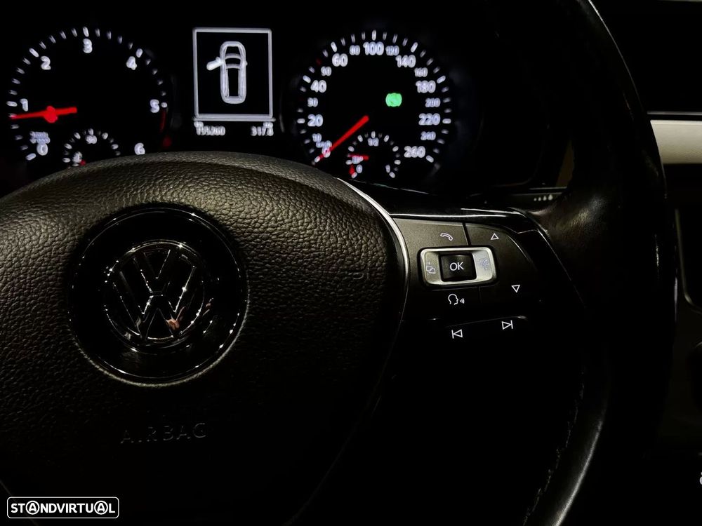 VW Passat Variant 1.6 TDI Confortline DSG - 24