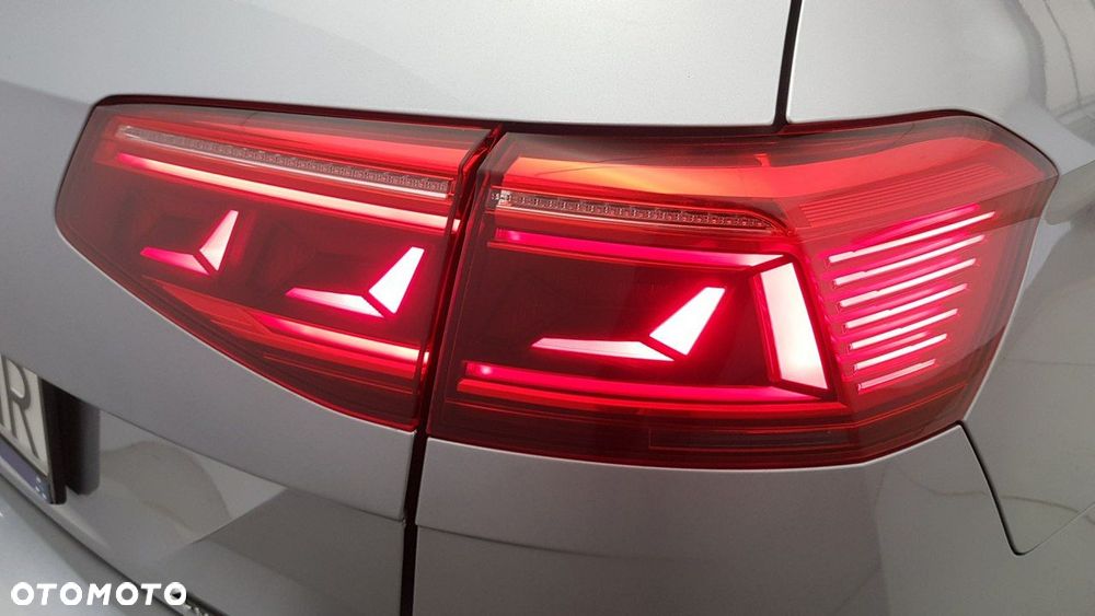 Volkswagen Passat - 12