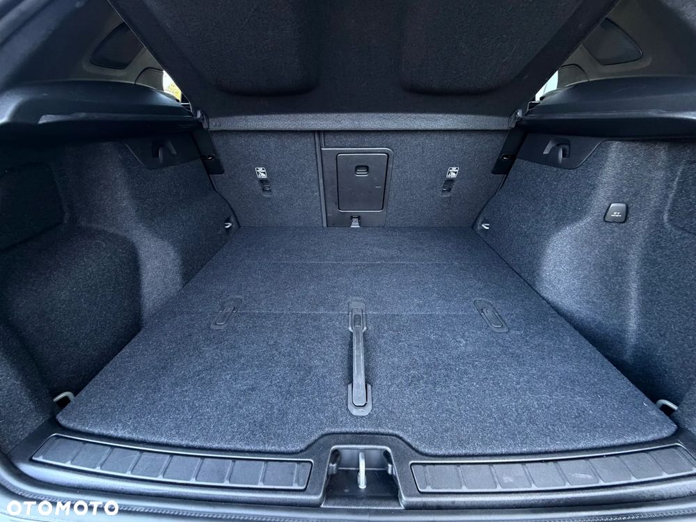 Volvo XC 40 B3 Plus Dark - 10