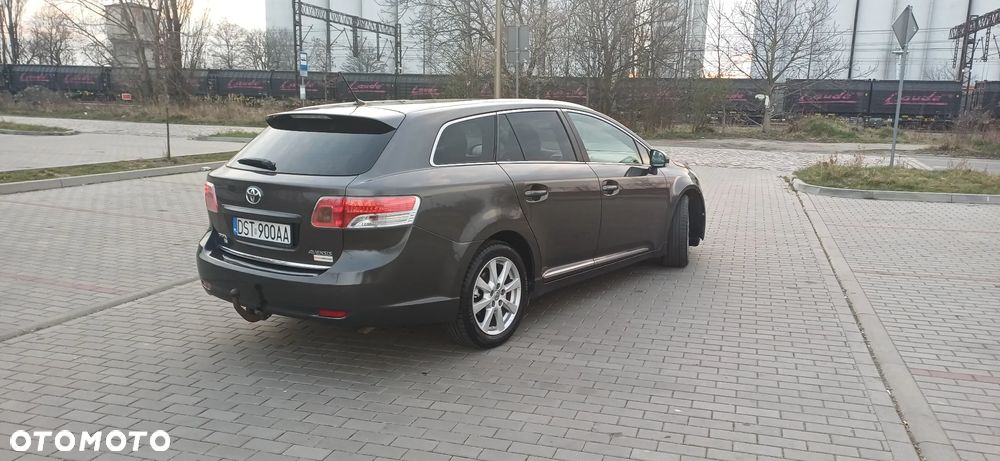 Toyota Avensis 2.2 D-4D Premium - 4