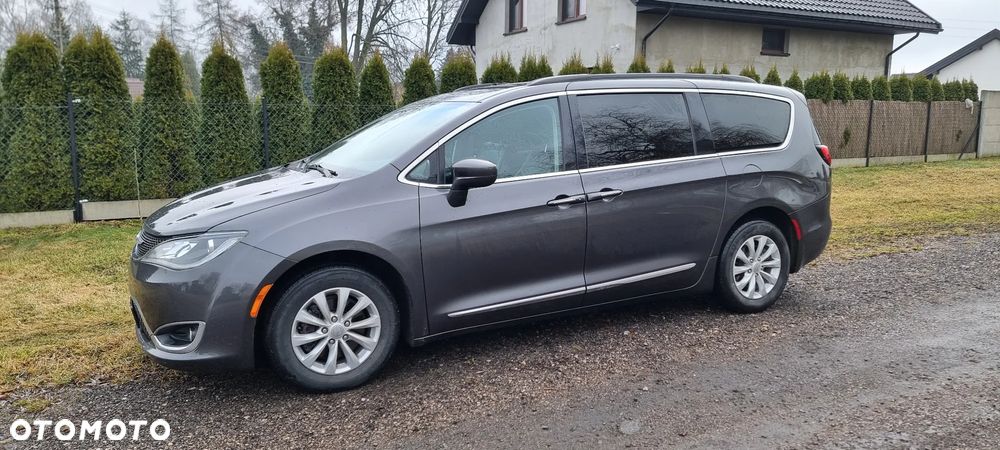 Chrysler Pacifica - 22