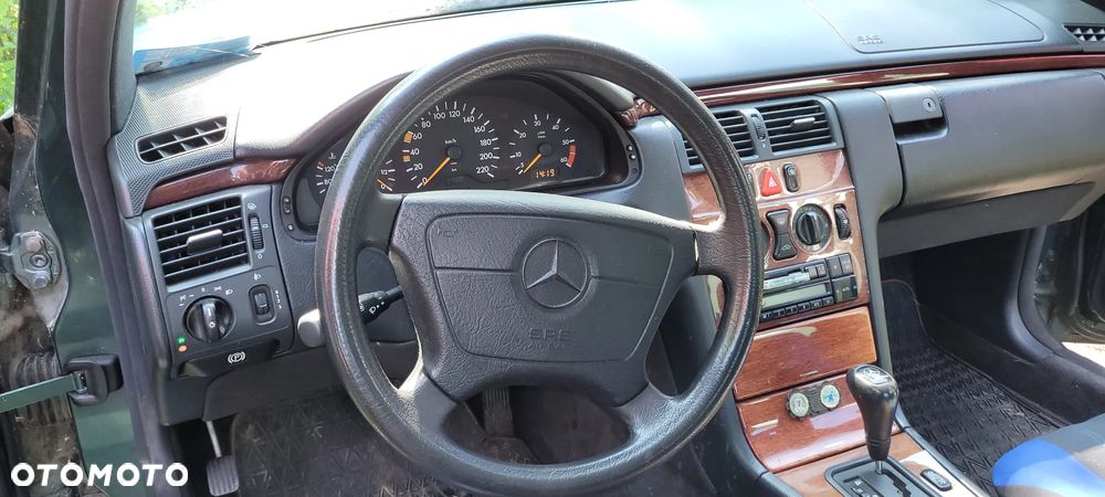 Mercedes E 220 na części - 5
