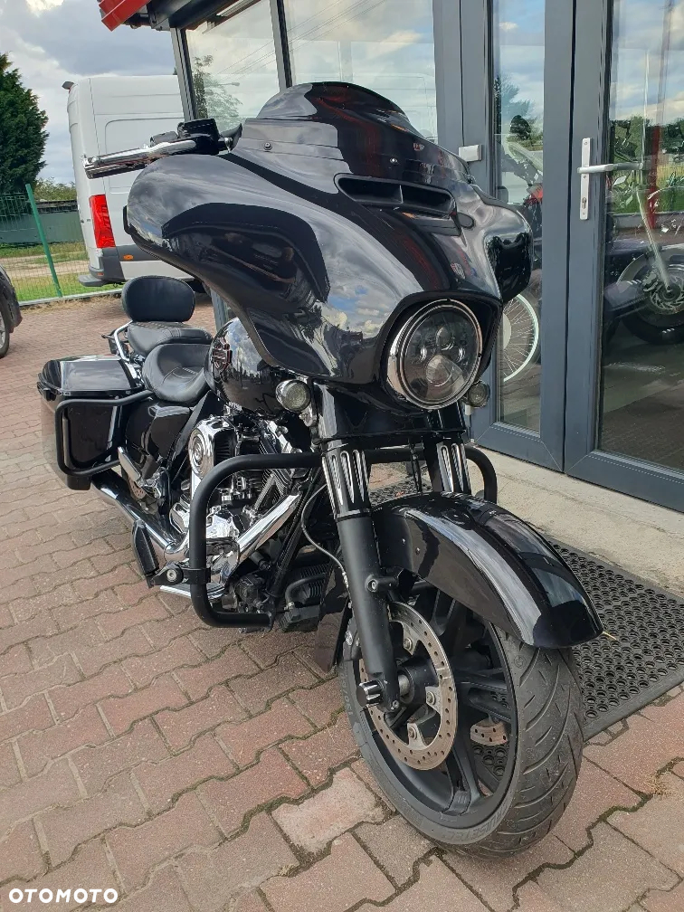 Harley-Davidson Touring Street Glide - 2