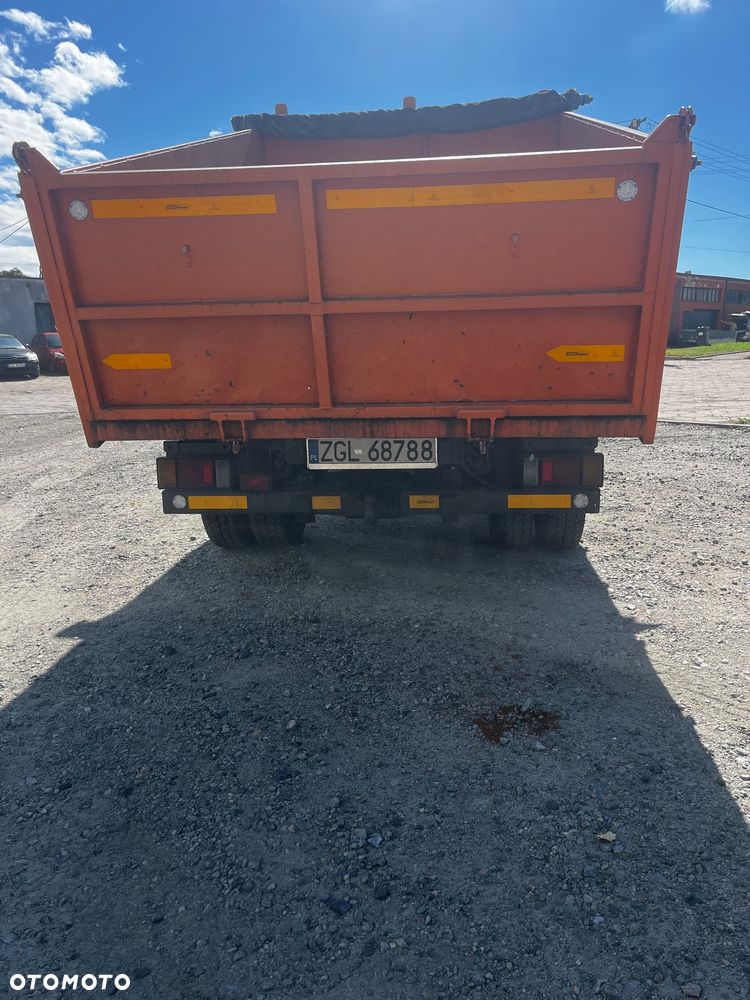 Isuzu NMR85 - 6