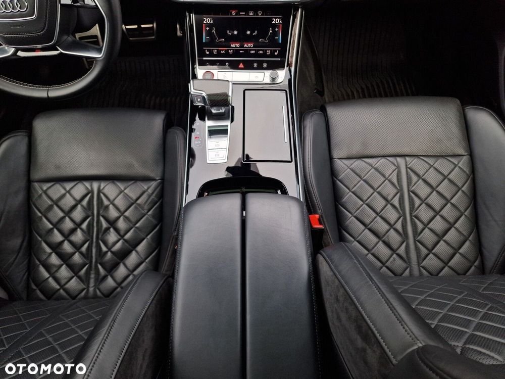 Audi S8 - 22