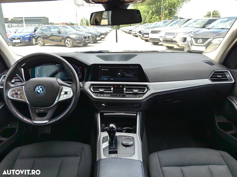 BMW 3 Series 2022 — imagine 5