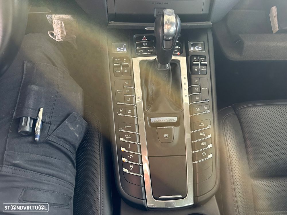 Porsche Macan Turbo - 17