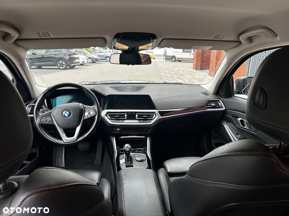 BMW Seria 3 320d Sport Line - 13
