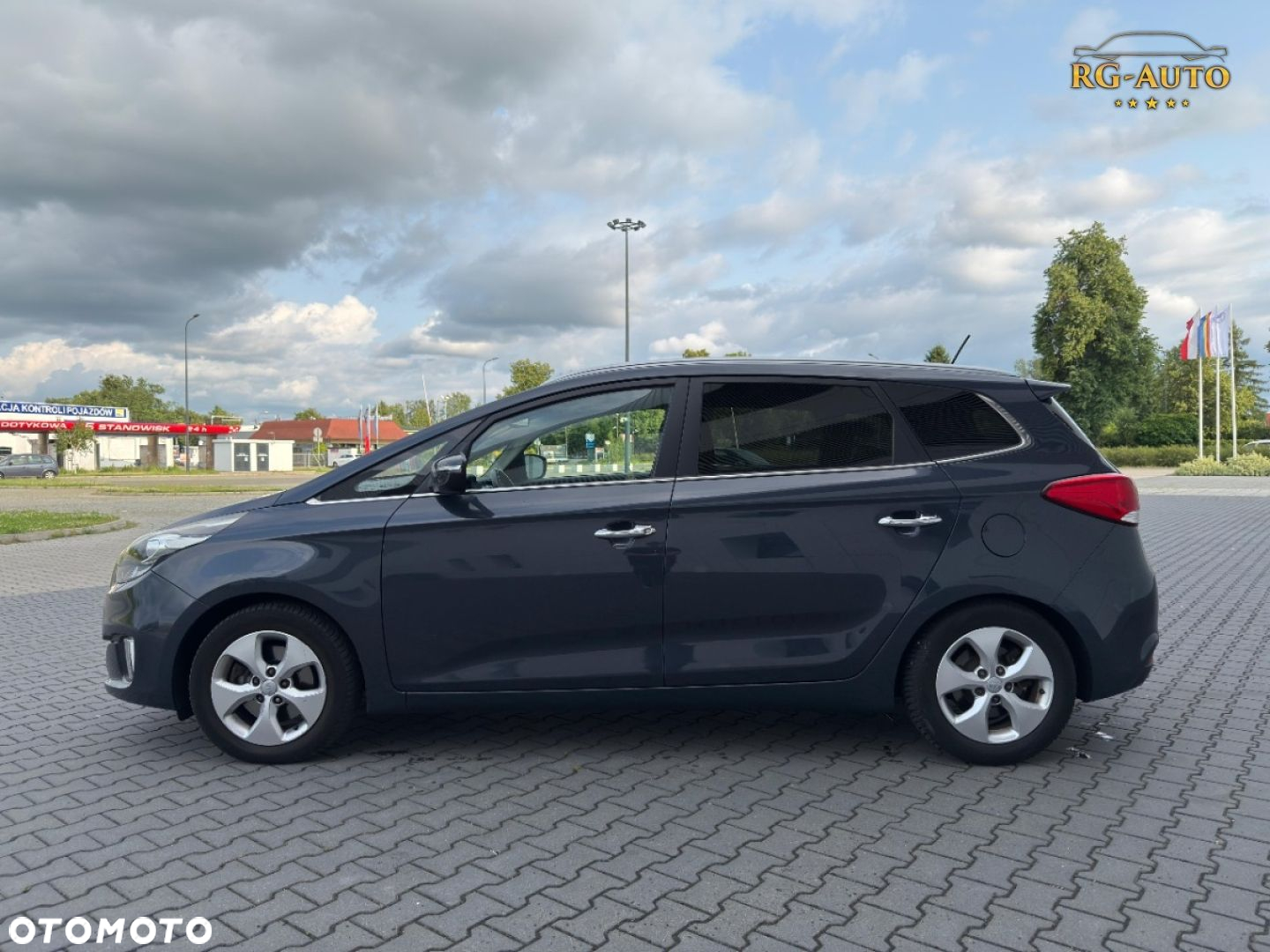 Kia Carens - 13