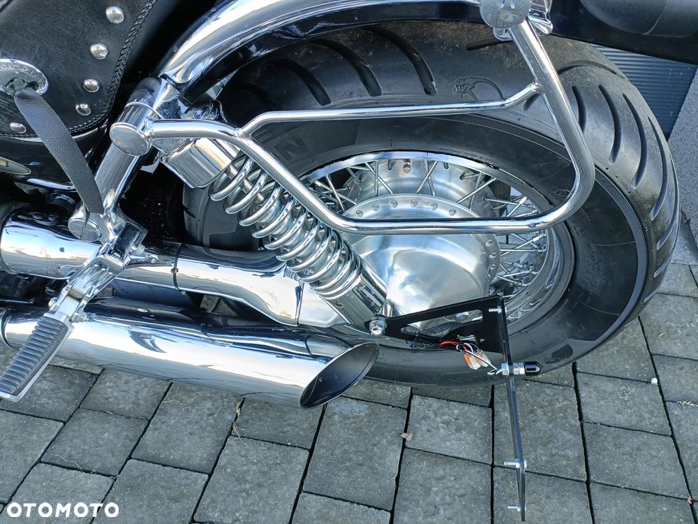 Suzuki Intruder - 12