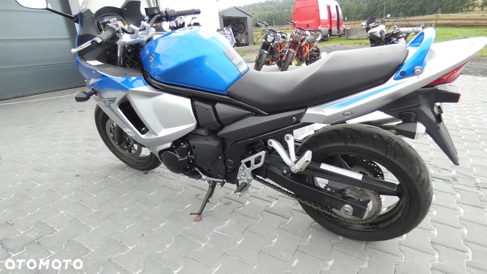 Suzuki GSX - 8