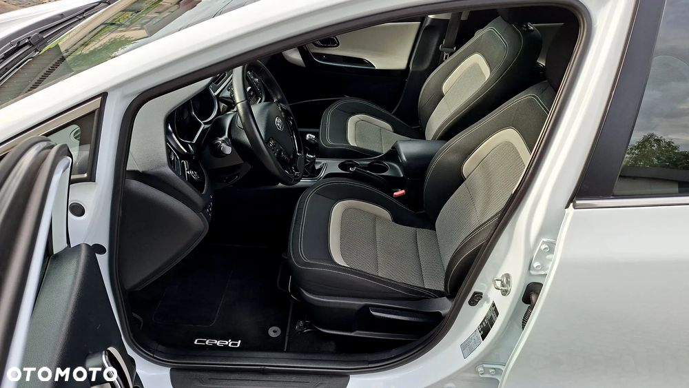 Kia Ceed 1.6 CRDi 128 ISG Spirit - 22