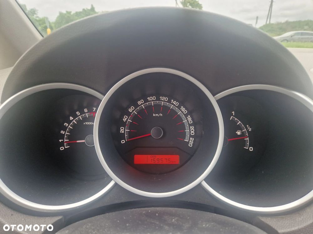 Kia Venga 1.6 M - 11