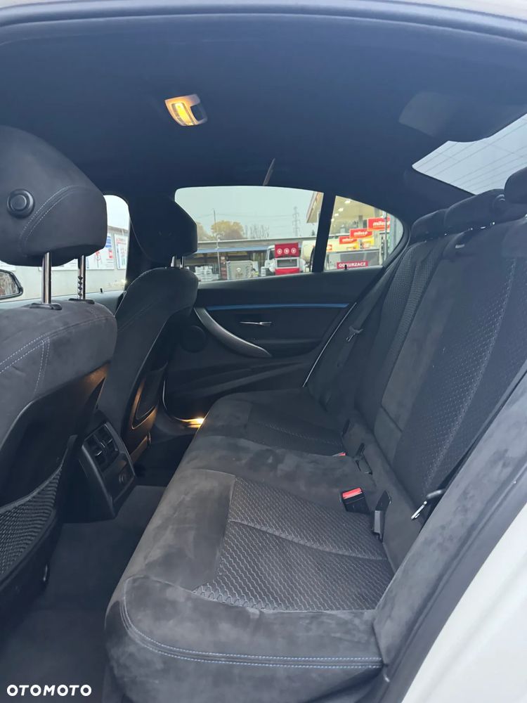 BMW Seria 3 330i xDrive M Sport - 13
