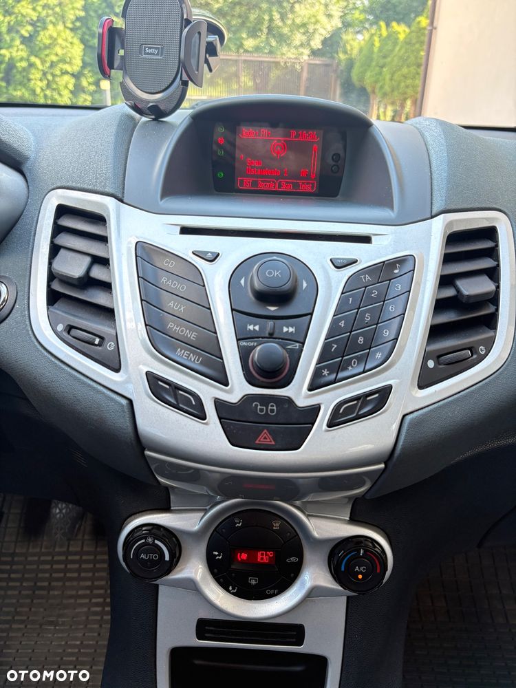 Ford Fiesta 1.6 TDCi DPF Titanium - 12