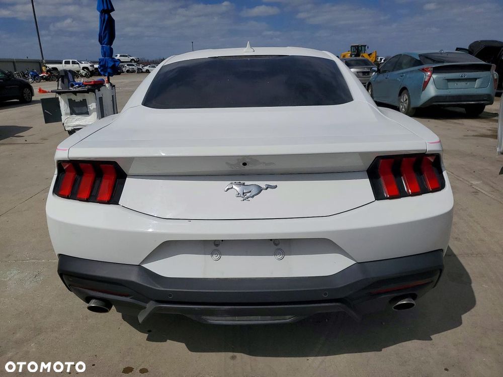Ford Mustang - 7