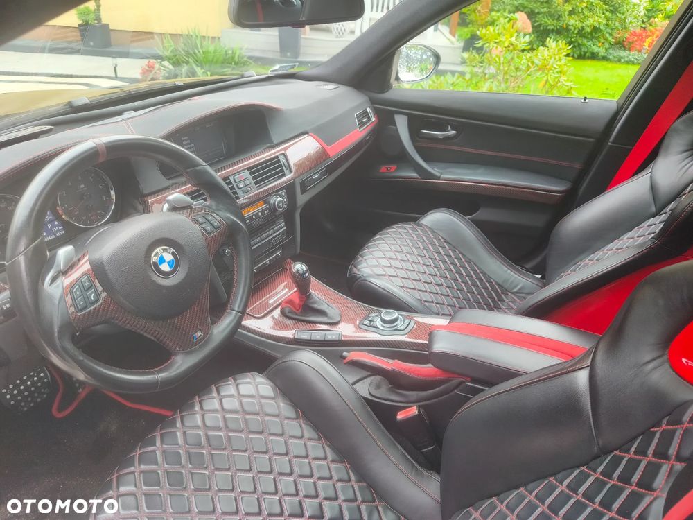 BMW Seria 3 325xi Touring - 16