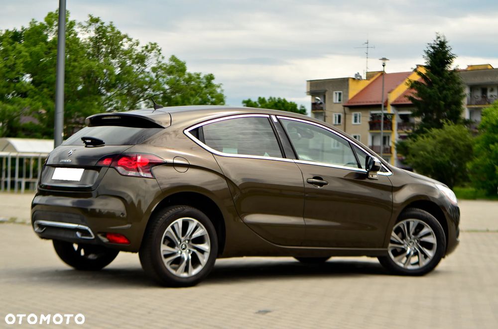 Citroën DS4 e-HDi 115 SoChic - 11