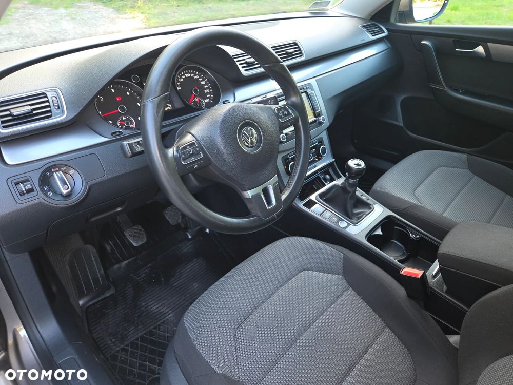 Volkswagen Passat 2.0 TDI DPF Comfortline - 13