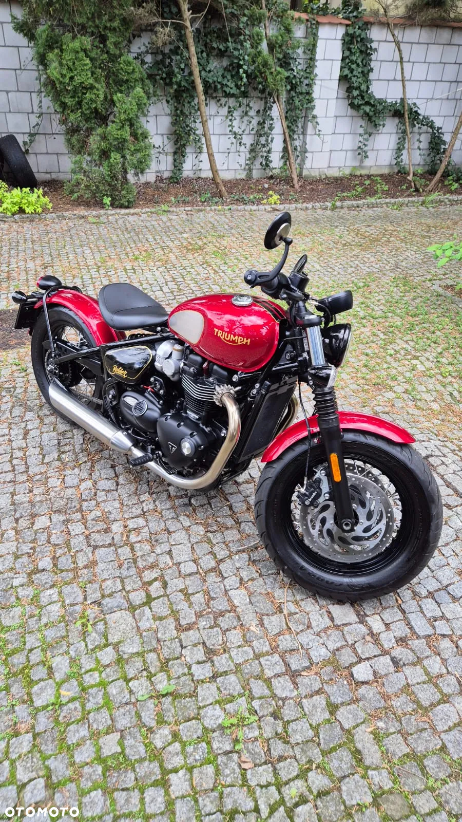 Triumph Bonneville Bobber - 12