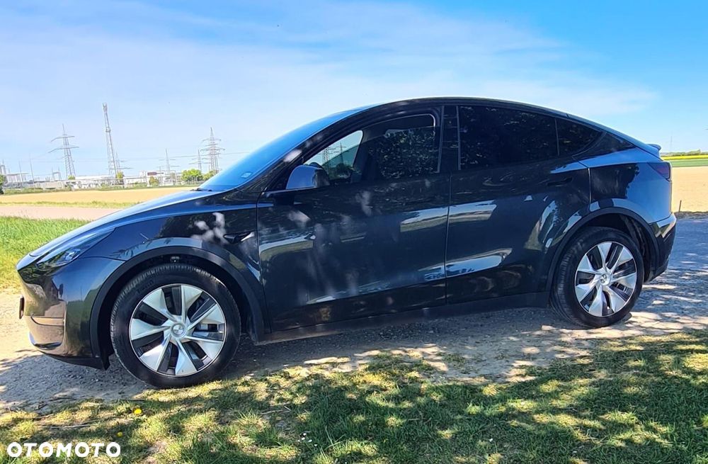 Tesla Model Y - 6