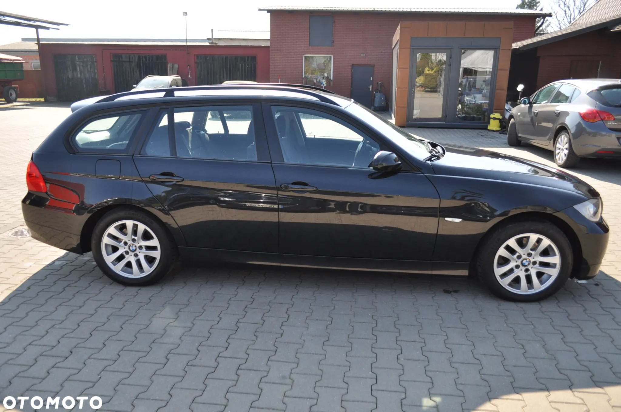 BMW Seria 3 318i Touring - 4