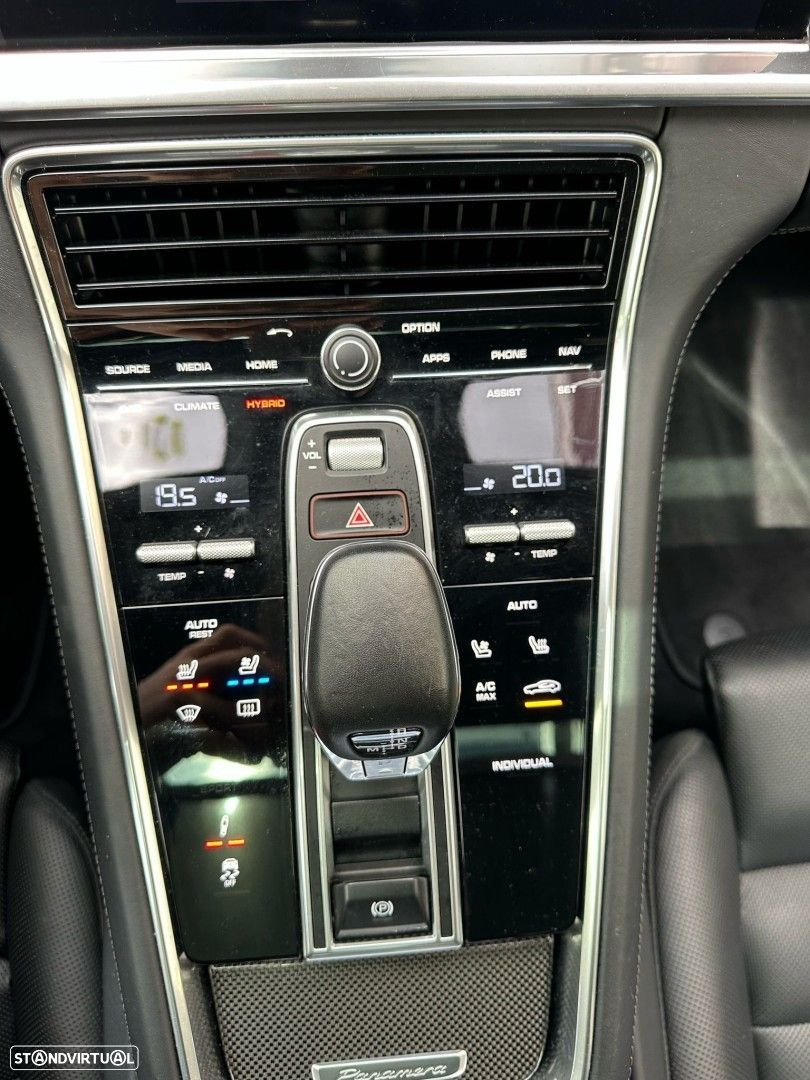 Porsche Panamera Sport Turismo 4 E-Hybrid - 24