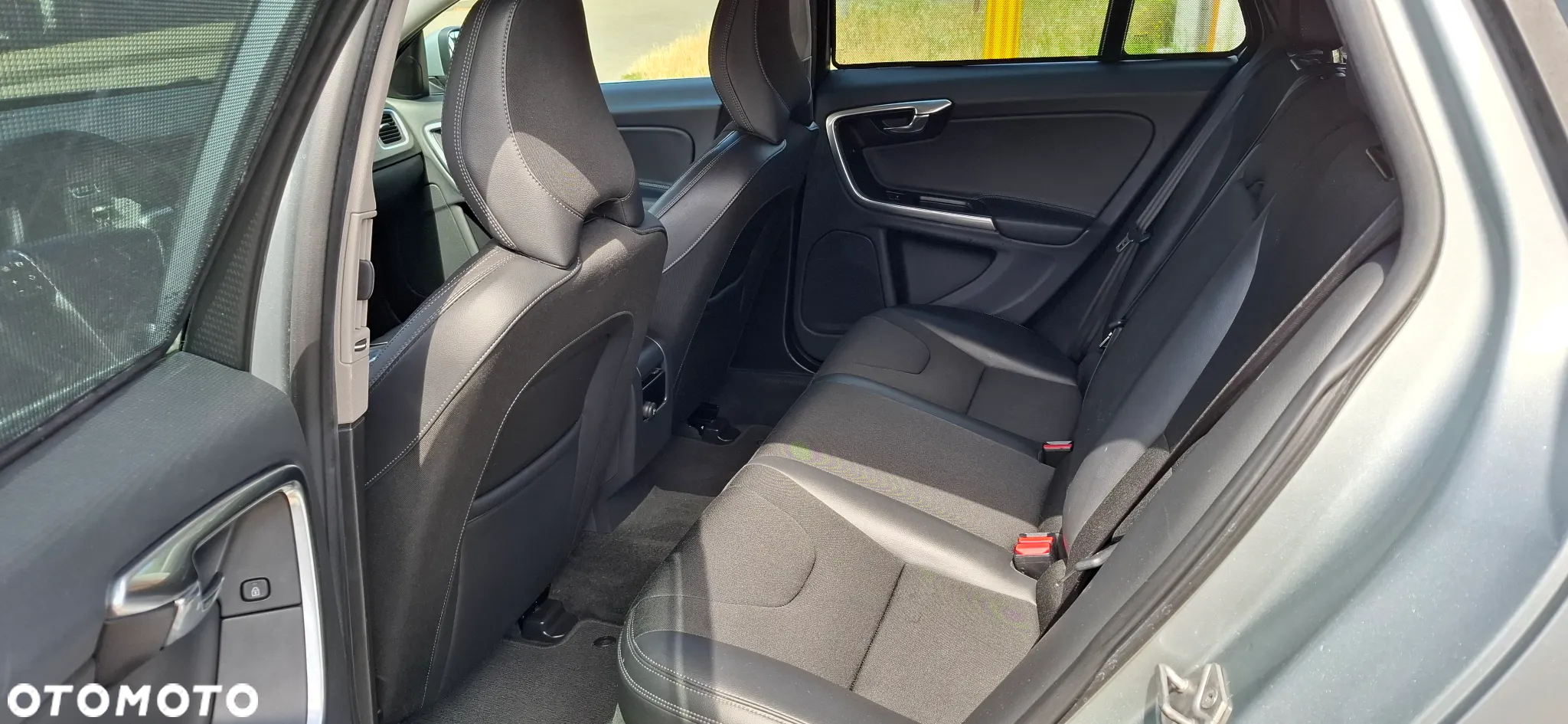 Volvo V60 D3 Drive-E R-Design Momentum - 10