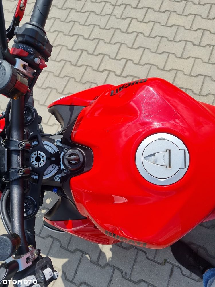Ducati Streetfighter V2 - 17
