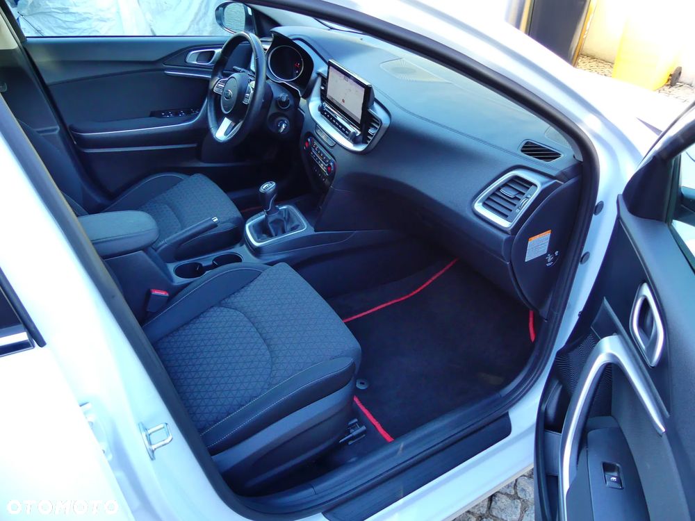 Kia Ceed - 16