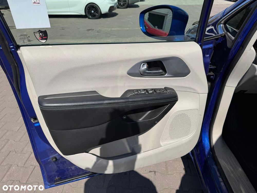 Chrysler Pacifica - 9